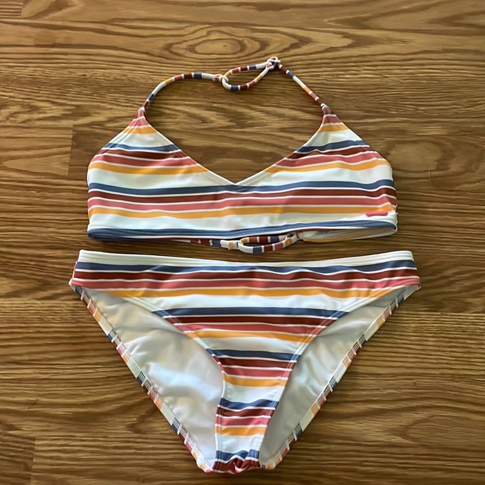 roxy bikini. bottoms have full coverage. no padding in the bra.